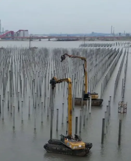 浙江海洋输电全产业链智慧母港在舟山启动海域桩基施工