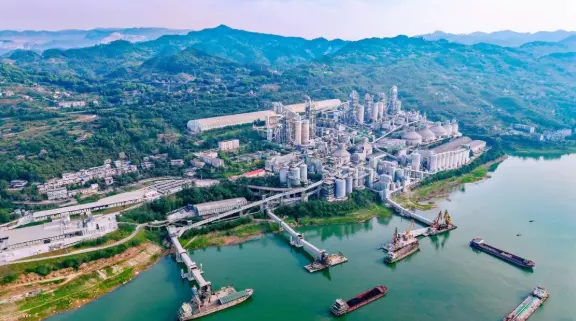 东方希望丰都水泥获评2025水泥行业“绿色建材示范企业”