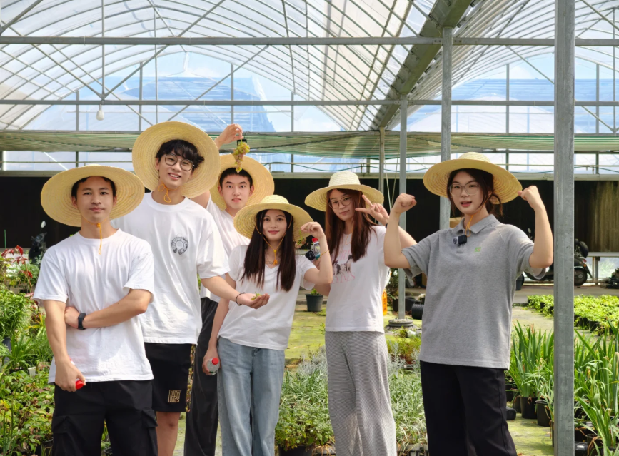 1122名青年环境友好使者推动百万公众参与低碳减排行动