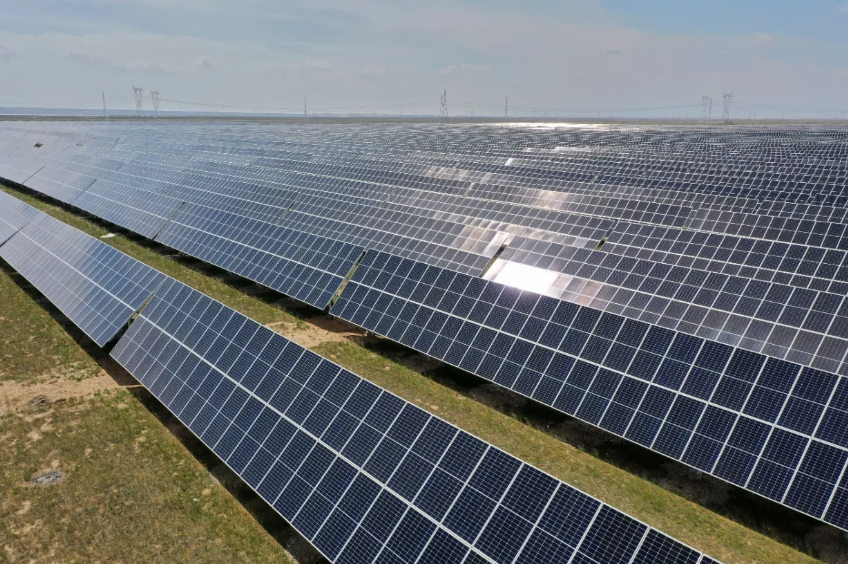 坚持“双碳”引领 加快推动全面绿色转型